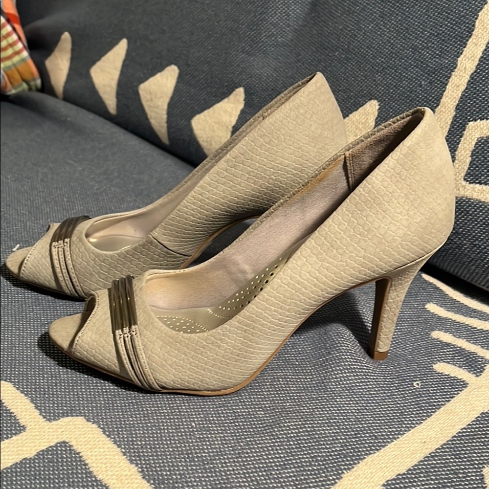 Elegant Gray Peep-Toe Heels